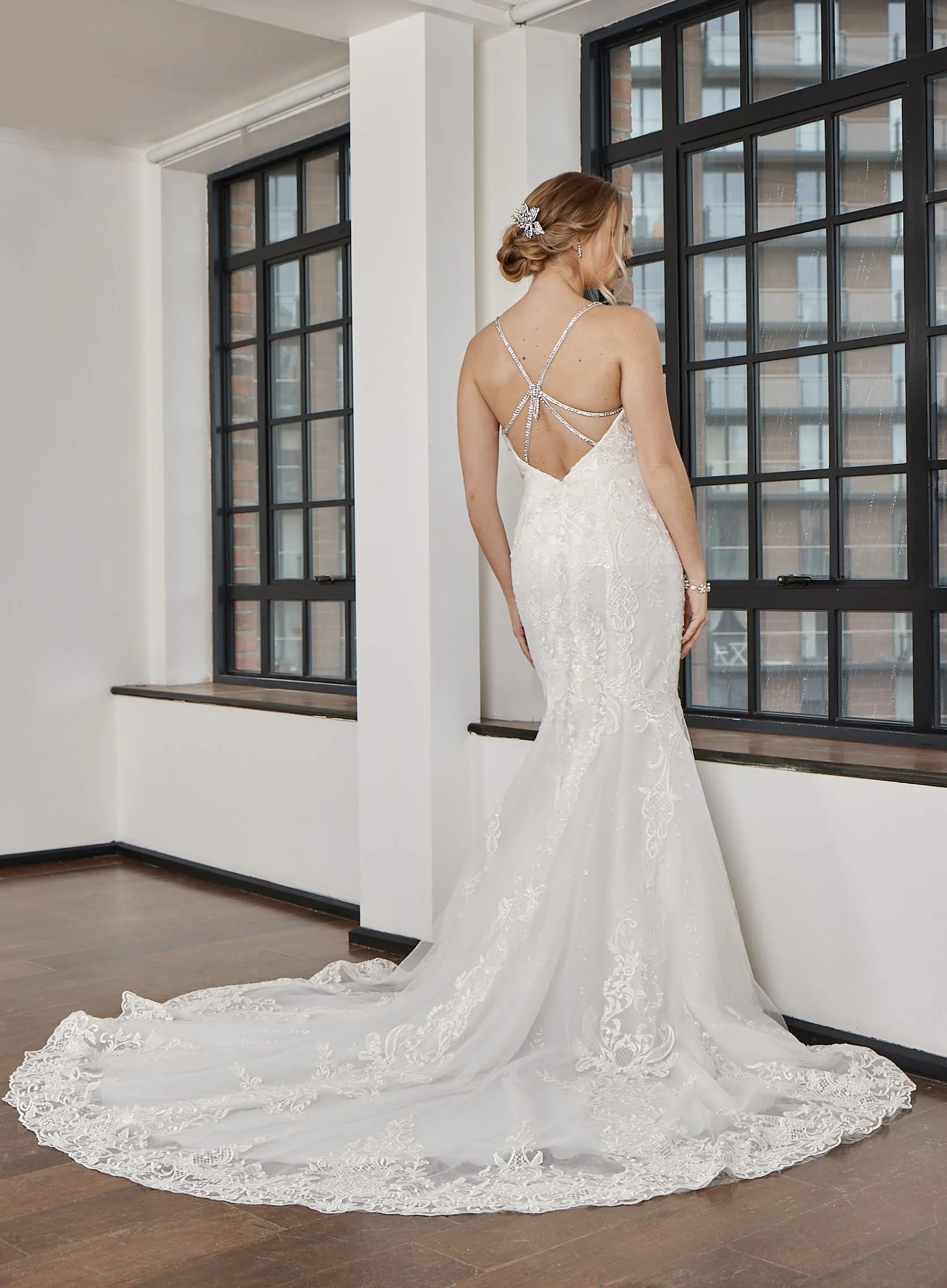 LC323 Lace Mermaid Wedding Dress with Sweetheart Neckline - Image 3