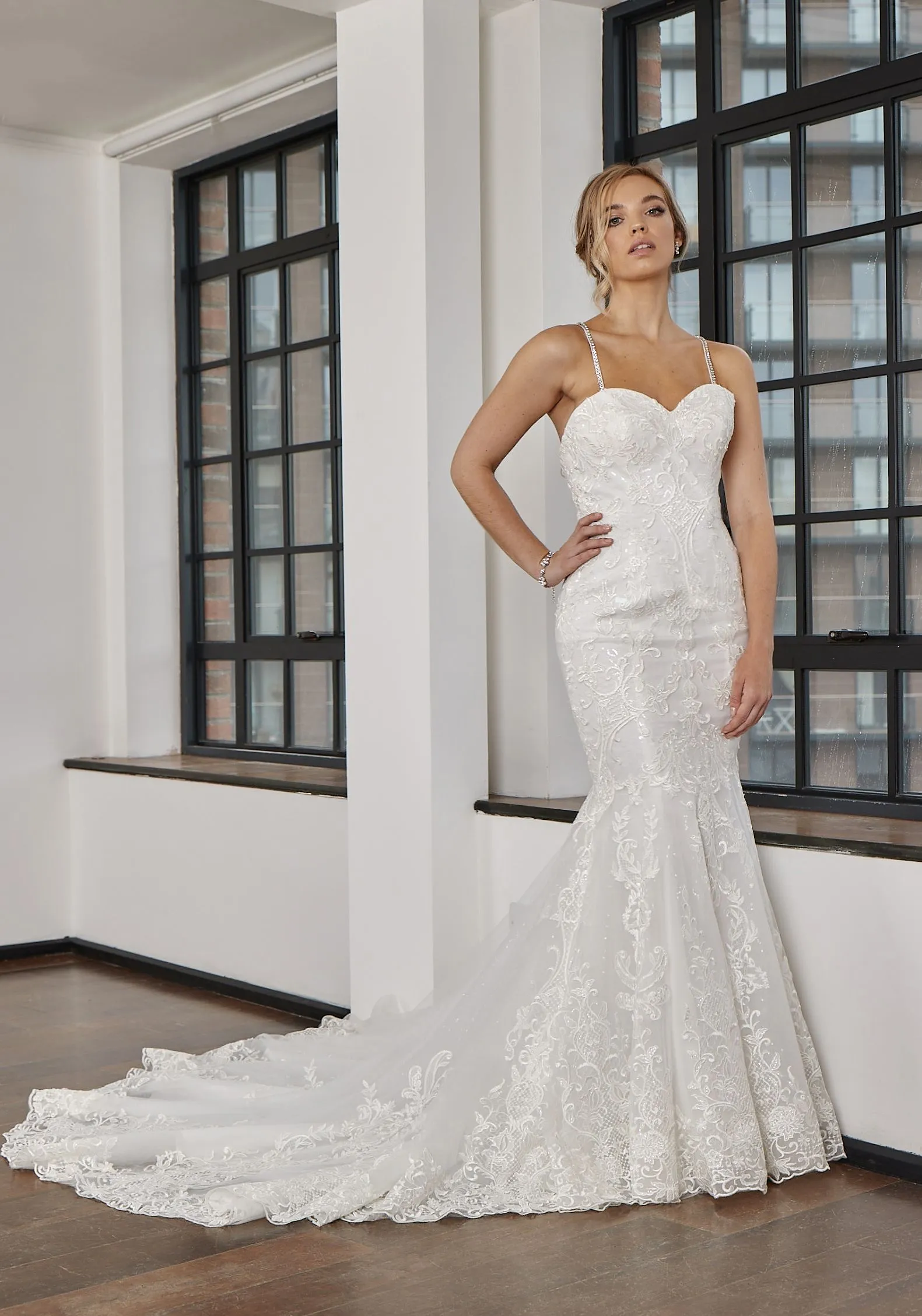 LC323 Lace Mermaid Wedding Dress with Sweetheart Neckline - Image 4