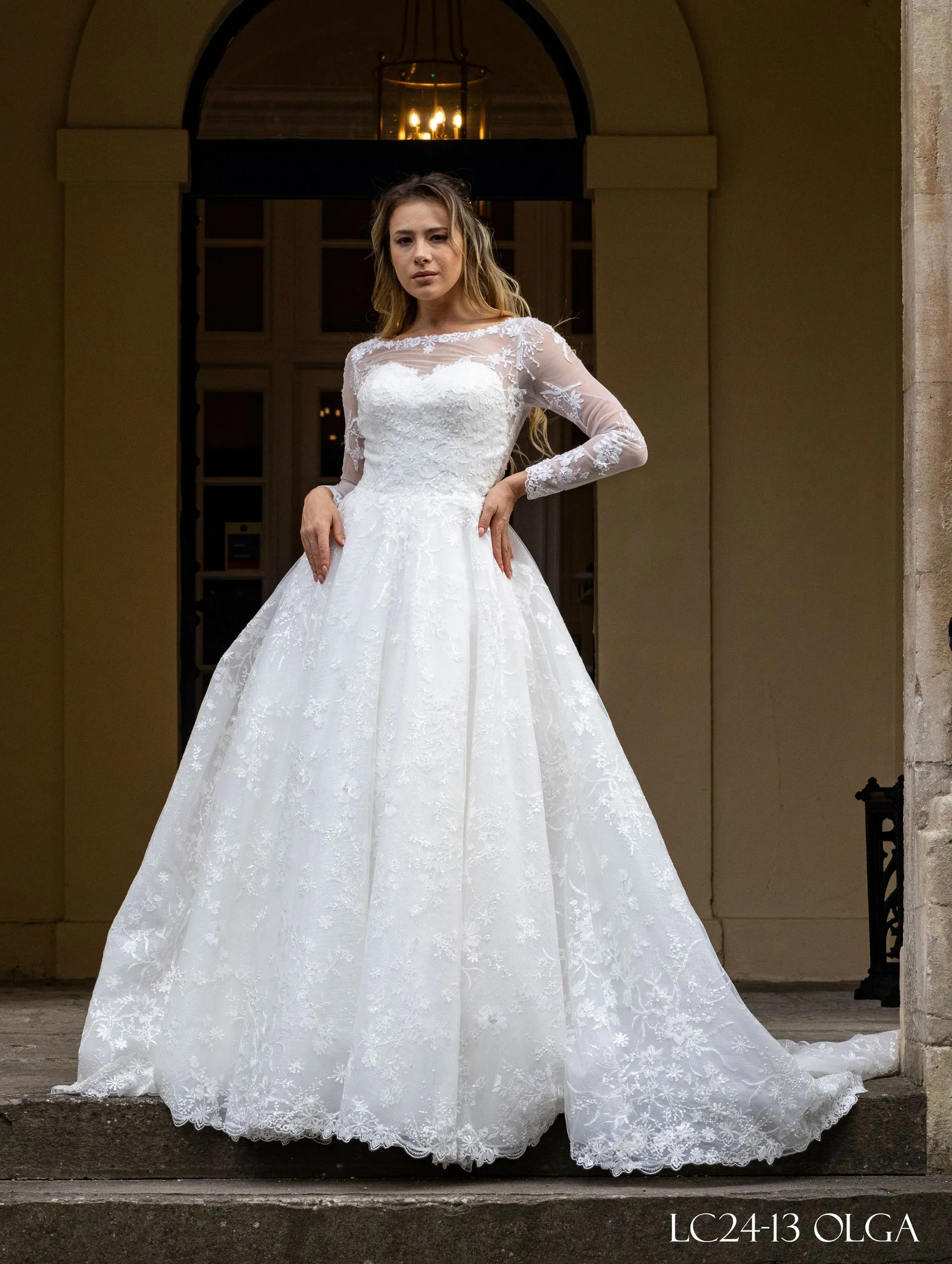 LC24-13 Long Sleeve A-Line Ball Gown Wedding Dress