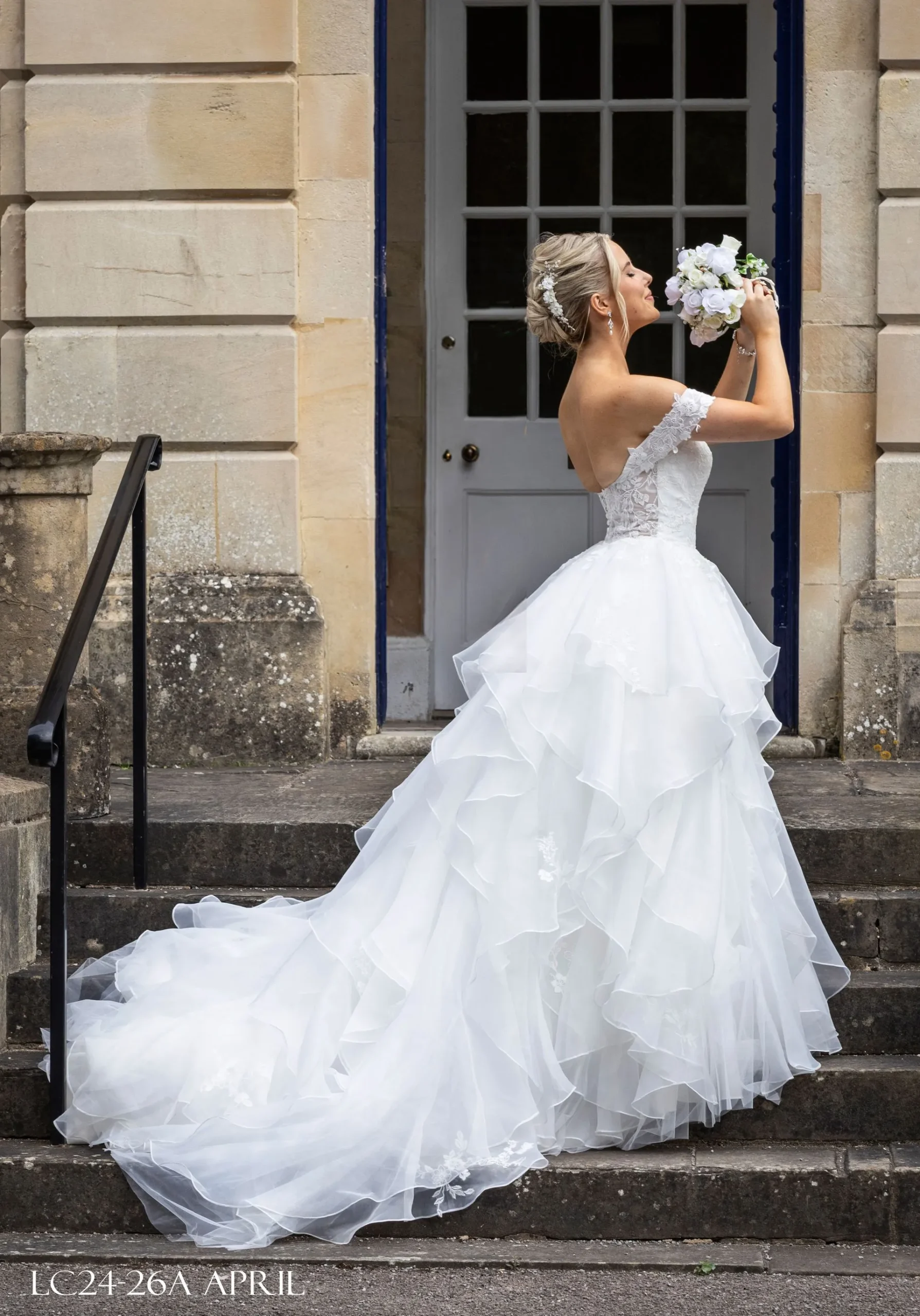 LC24-26A Sweetheart Organza Ball Gown Wedding Dress