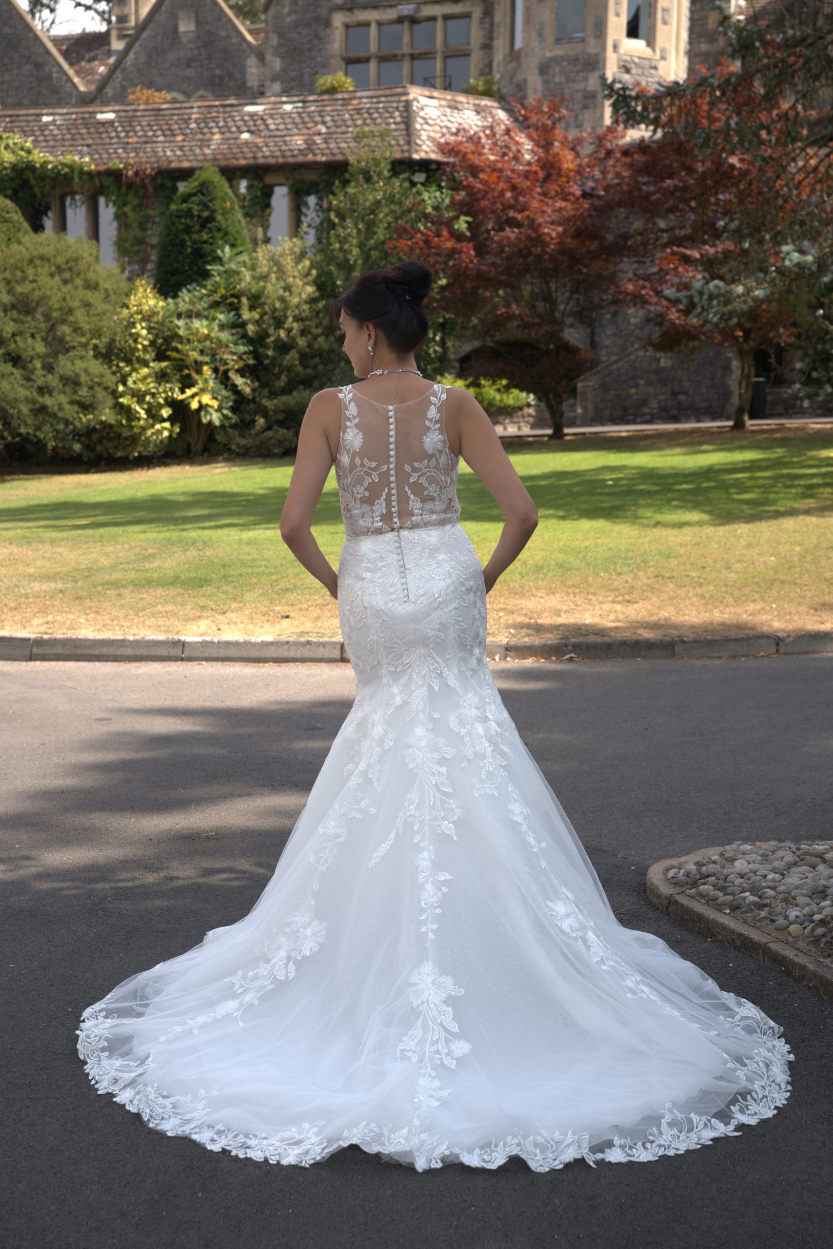 LC2707 – Elegant Gemma Mermaid Lace Wedding Dress - Image 4