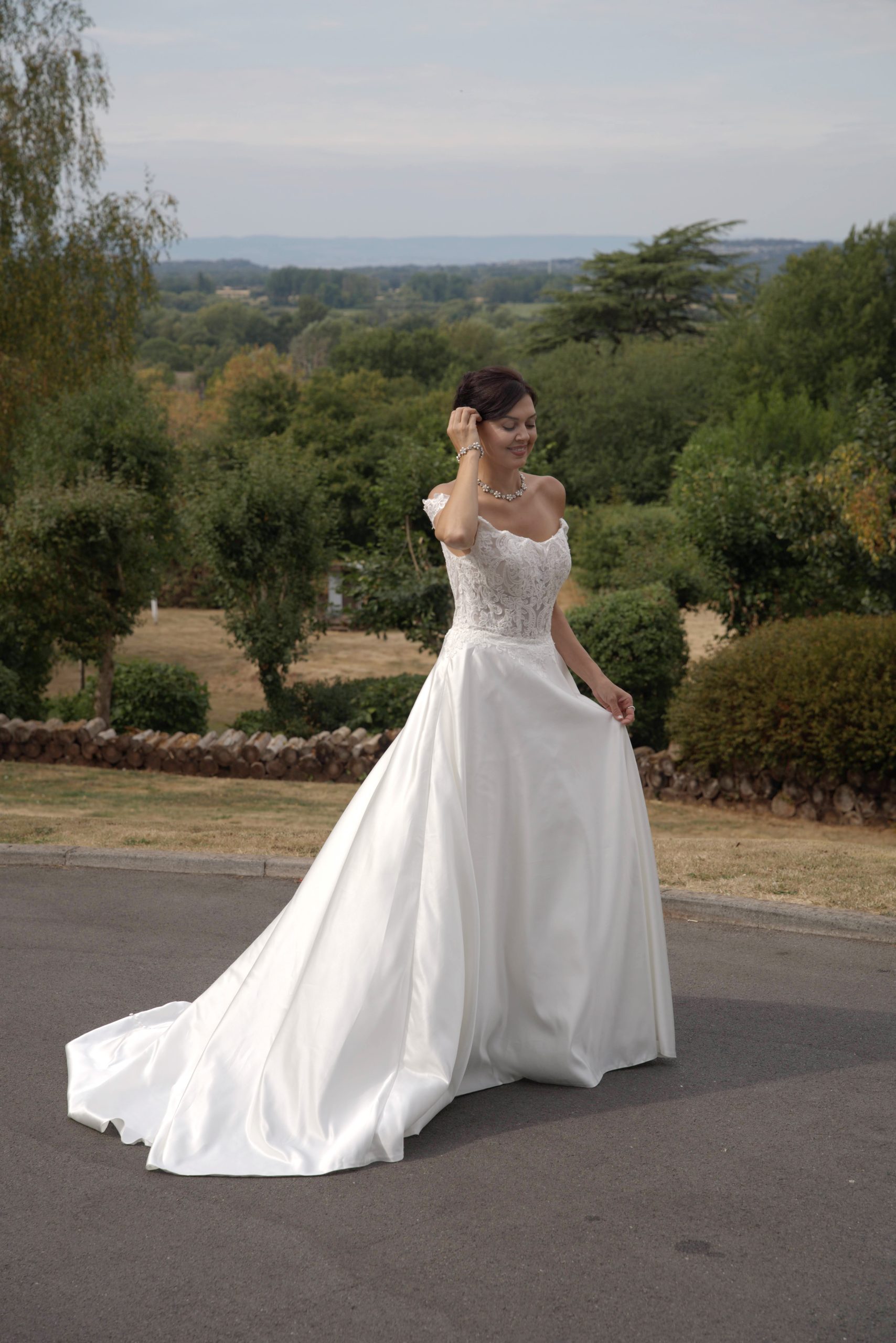 LC2706 – Elegant Serena Off-Shoulder A-Line Wedding Dress