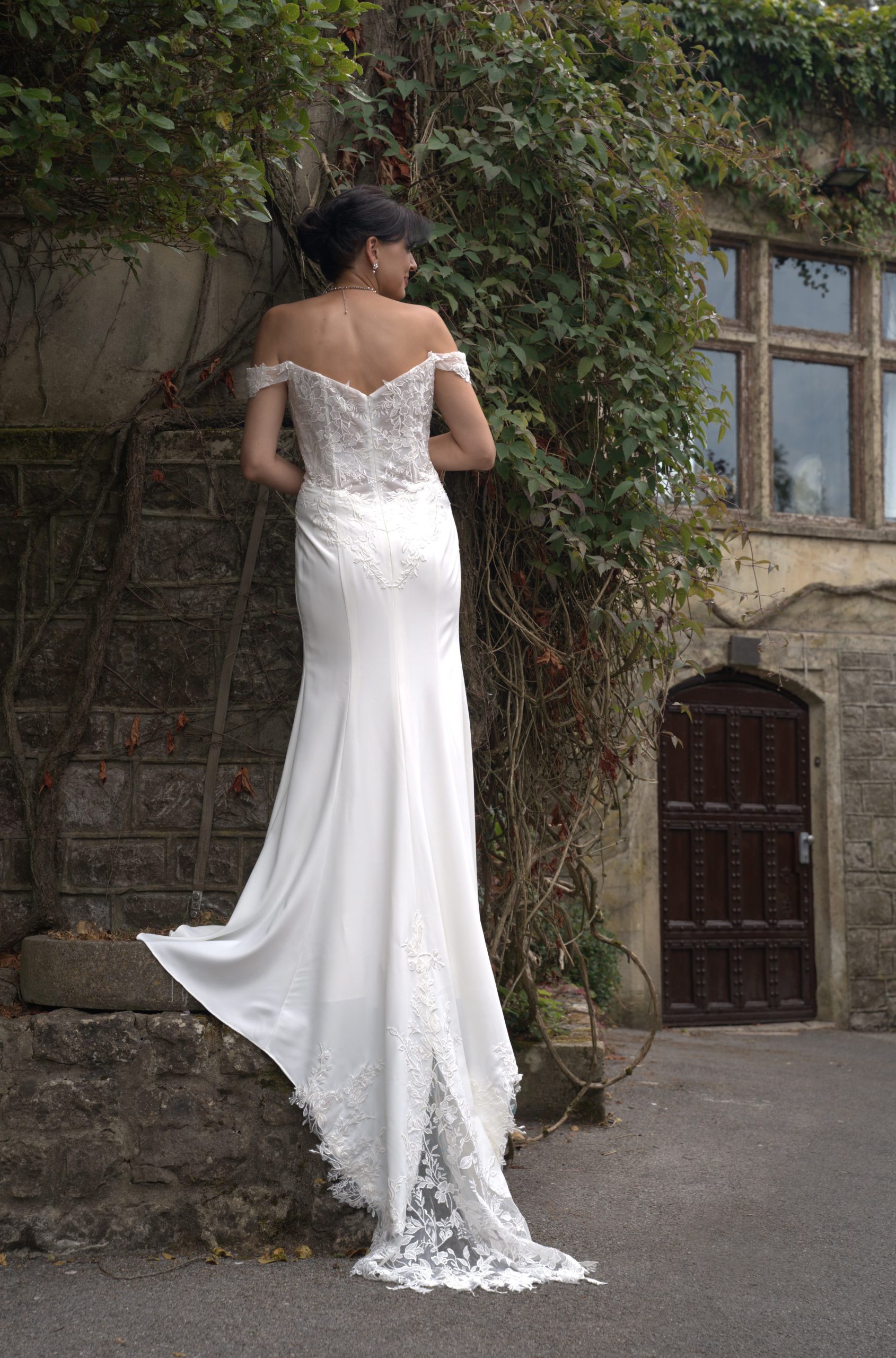 LC2708 – Elegant Iryna Illusion Lace Wedding Dress - Image 2